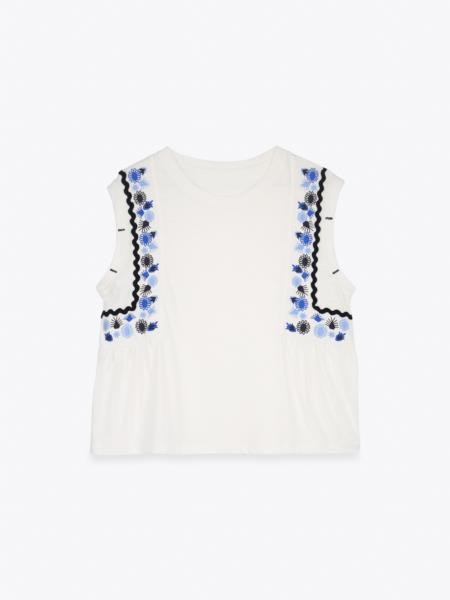 T-shirt com flores e ondas — branco — fotografia 5