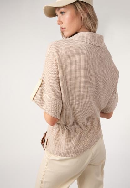 Sobrecamisa com padrão vichy — bege — fotografia 3