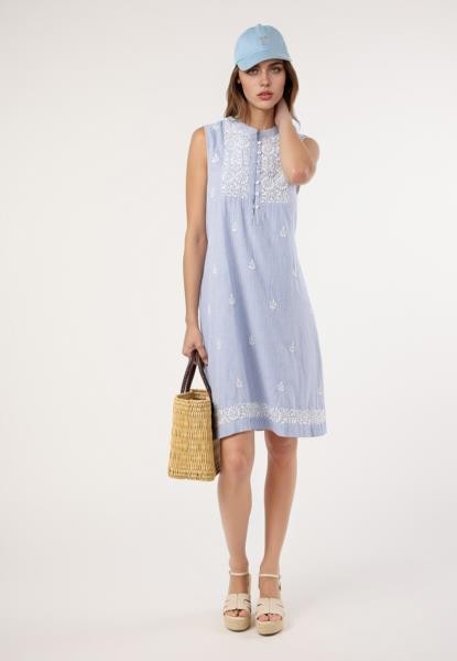 Vestido às riscas com bordados — azul